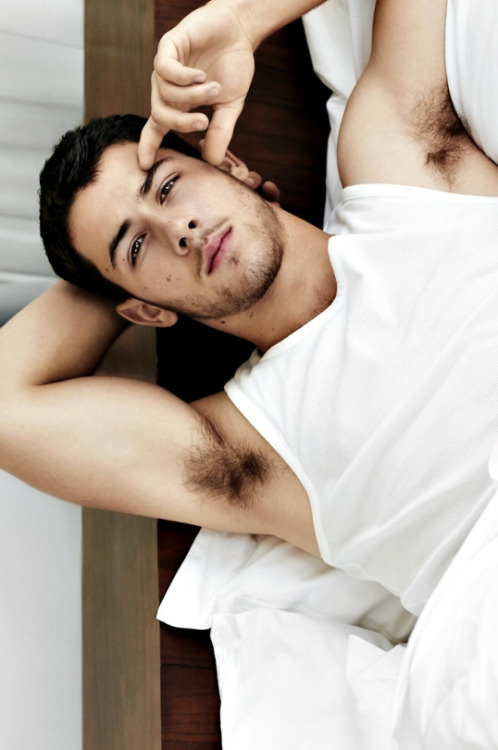 shirtlessthomas: Nick Jonas 