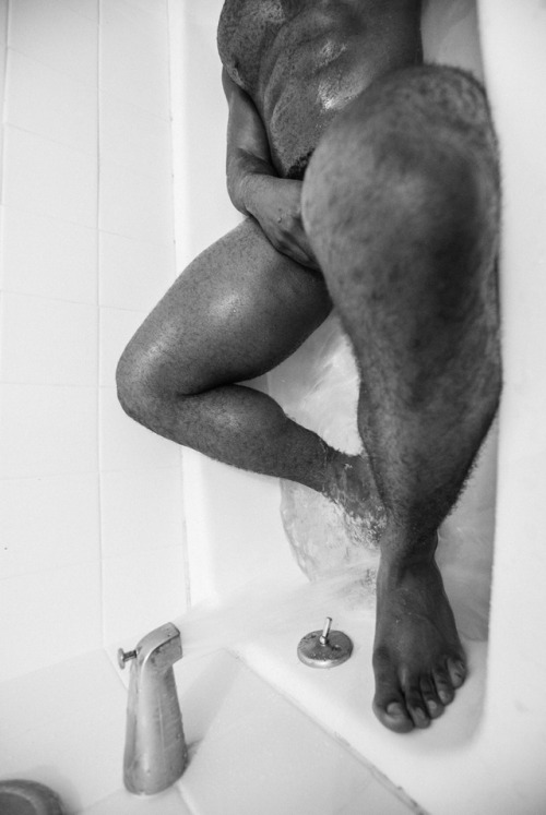 itsjusthai:Tub time with Tate. @itsjusthai is a sexy fucker