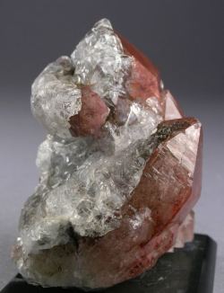 fuckyeahmineralogy:  Hematite-included Quartz and Calcite; Northern Cape Province, South Africa