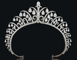 omgthatdress:  Tiara Cartier, 1920s Christie’s 