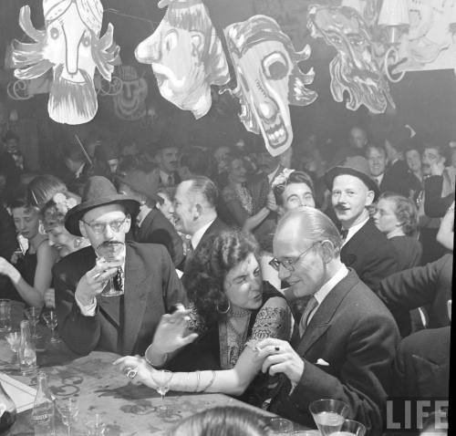 Dutch orchestra holds a party(Nat Farbman. 1950)