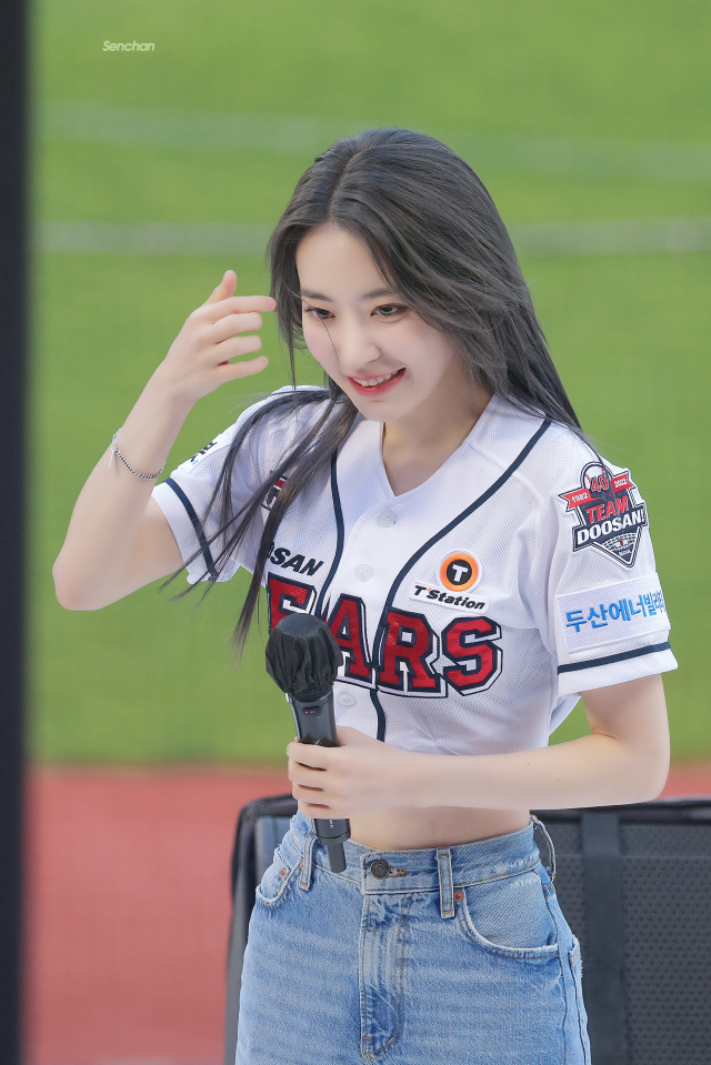 Sakura (Le Sserafim) - At the Doosan Bears Baseball Match Pics