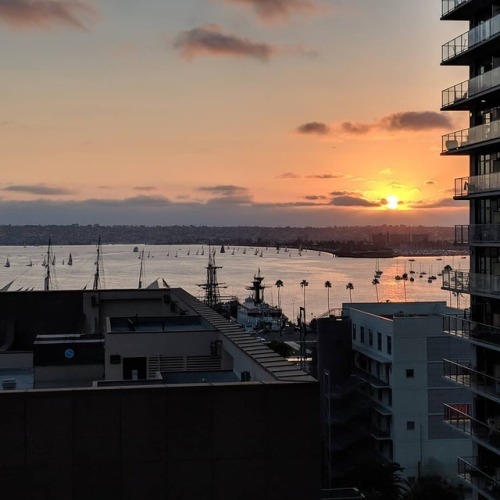 Good evening #sunset #sandiego #sandiegobay #sailboats #panoramic #views #frommybalcony #goodevening