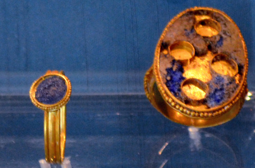 greek-museums: Archaeological Museum of Atalanti: A collection of mycenaean rings: two signet rings 