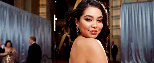 wlws:    Auli’i Cravalho (The Voice of Moana) arriving on the Red Carpet on Feb.