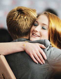 kingslyers:  Sophie Turner and Jack Gleeson