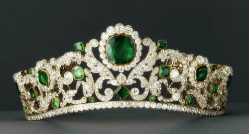 sartorialadventure:Duchess of Angouleme’s emerald tiaraThe Duchess’ emerald tiara, a gift from her h
