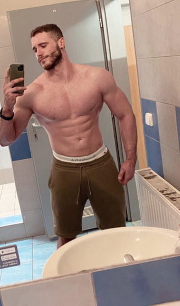 realmen4worship: young, dumb and strong as fuck