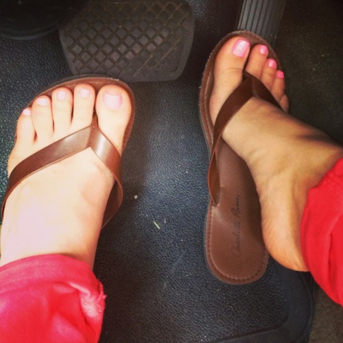 fuckyeahphoenixfeet: pedal pumping feet