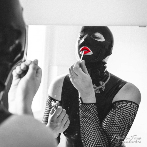 black, white and red 11/14#latex #rubber #gummi #latexgirl #rubberhood #latexmask #mask #fishnetcats