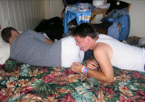 thrustandnut:put your nose in the crack.. dare you