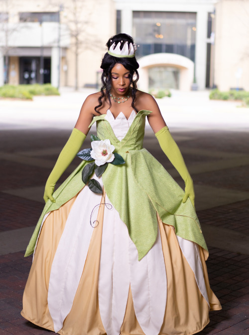 Just like my other Tiana cosplay I made this last minute so there are things I would like to change.