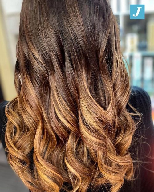 Un tocco di luce che illumina il lunedì! ✨ Degradé Joelle. #hairstyles #behindthechair #hairstyleo