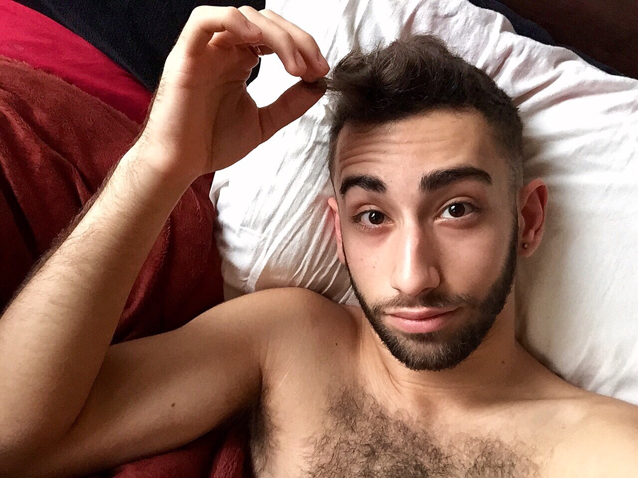 butwhocannametheface:I’m loving the new bedhead. Happy Thursday, everyone! Go do