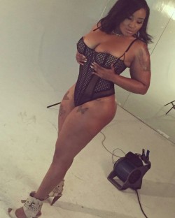 thicksexyasswomen:  bigbuttsthickhipsnthighs:  Nikia   Thickness