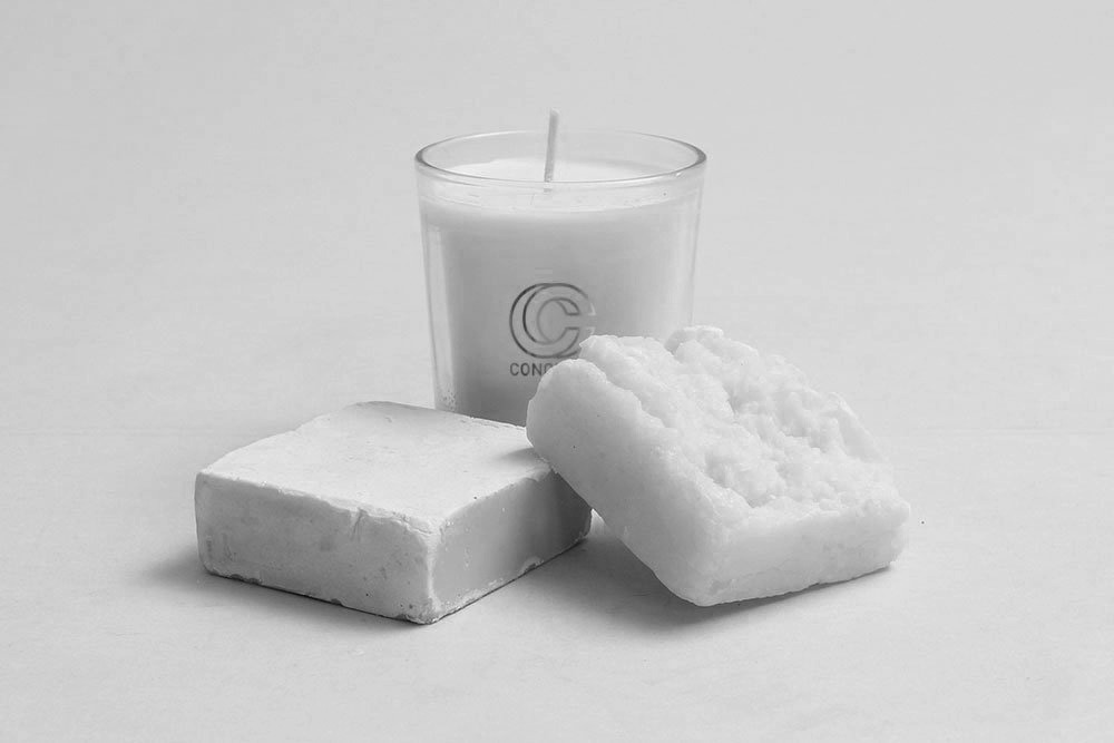 ting-e:  a-little-hipster:  White as snow, pale blog x  white, modern blog 