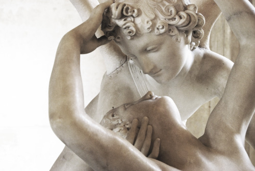 arstekne:Psyche revived by Cupid’s kiss (1793) by Antonio Canova