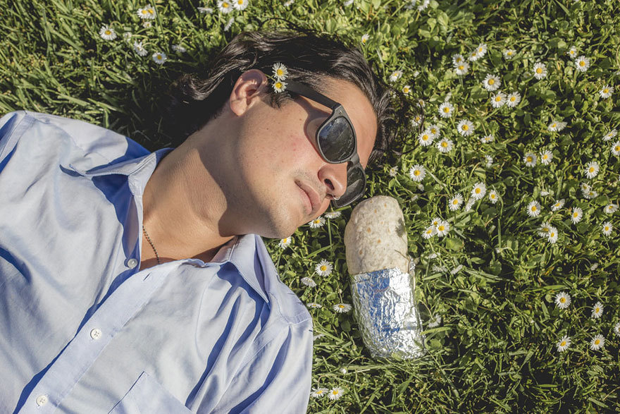 idiotsonfb:    This Guy Took Engagement Photos With A Burrito     Love is love