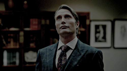 hannibalscaps:hannibal + looking at will 