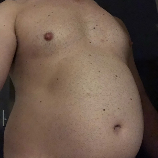 keepembloated::Loving my growing ballgut. Open to private videos and requests 🤤 would love help growing this tank 🐽🐽We love it too!
