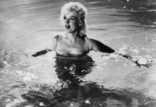 Sex ourmarilynmonroe:  Rare photographs of Marilyn pictures
