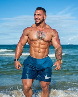 Nicephysiques:  Tristen Escolastico (@Tristenescolastico)