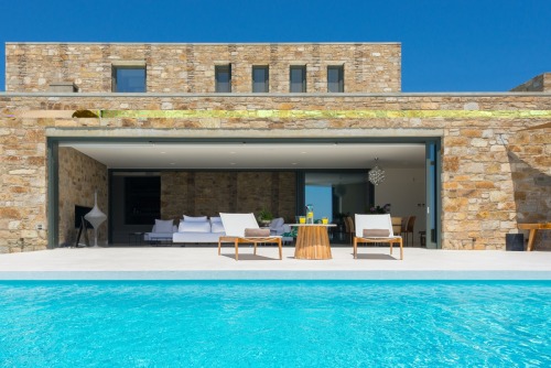 A Luxurious Dream Home Overlooking the Sea in Mykonos