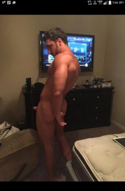 pichasculosandpanochas:  mystraightfriend:  Mystraightfriend.tumblr.com   Brandon from SeanCody.  Was Hunter Page the one who took the pic? I wonder