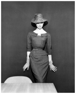 Robert-Hadley:ivy Nicholson Wearing A Grey Two-Piece Dress And Straw Hat By Pierre