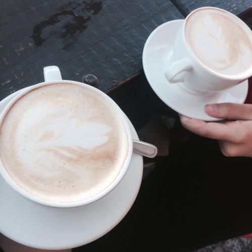 monetpuppy:30.11.2016 // messy paint brushes and coffee dates ; these are the days i live for☕️ig : 