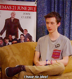 troyesivan:  dodging potentially awkward sexuality questions with a closeted troye sivan part 1