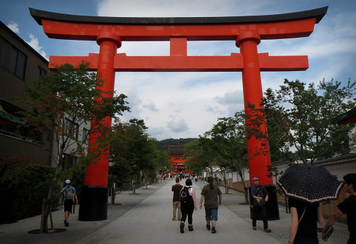 Na in het noorden van Kyoto te hebben gereisd zijn we in het zuiden naar Fushimi Inari Taisha gegaan