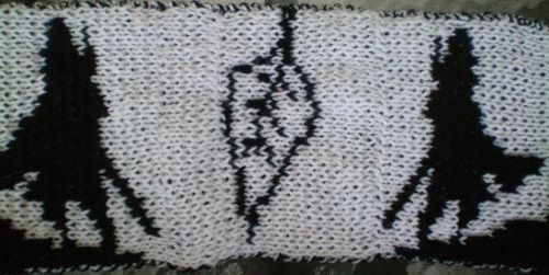 thedaywasnew:I made a thing!Tree of Gondor pattern can be found here www.ravelry.com/patterns
