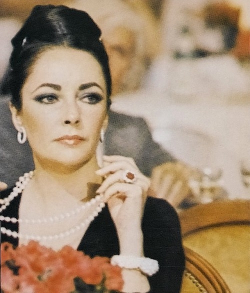 The Look!Elizabeth Taylor in “Ash Wednesday”