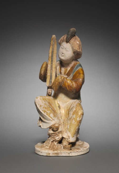 Harpist, mid 700s, Cleveland Museum of Art: Chinese ArtSize: Overall: 32.1 cm (12 5/8 in.)Medium: gl