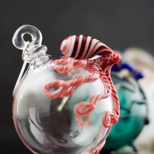 sosuperawesome:Hand Blown Octopus Ornaments by Full Blown Glass on EtsyBrowse more curated octopiSo 