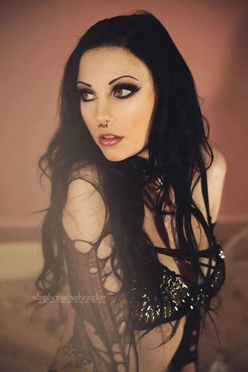 wealllovealternativemodels:  Vipers Doll. 