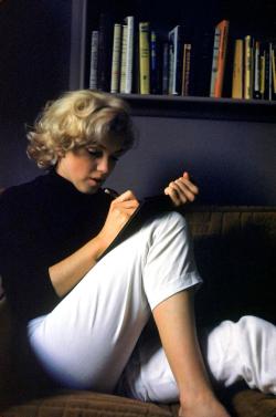 infinitemarilynmonroe:  Marilyn Monroe photographed