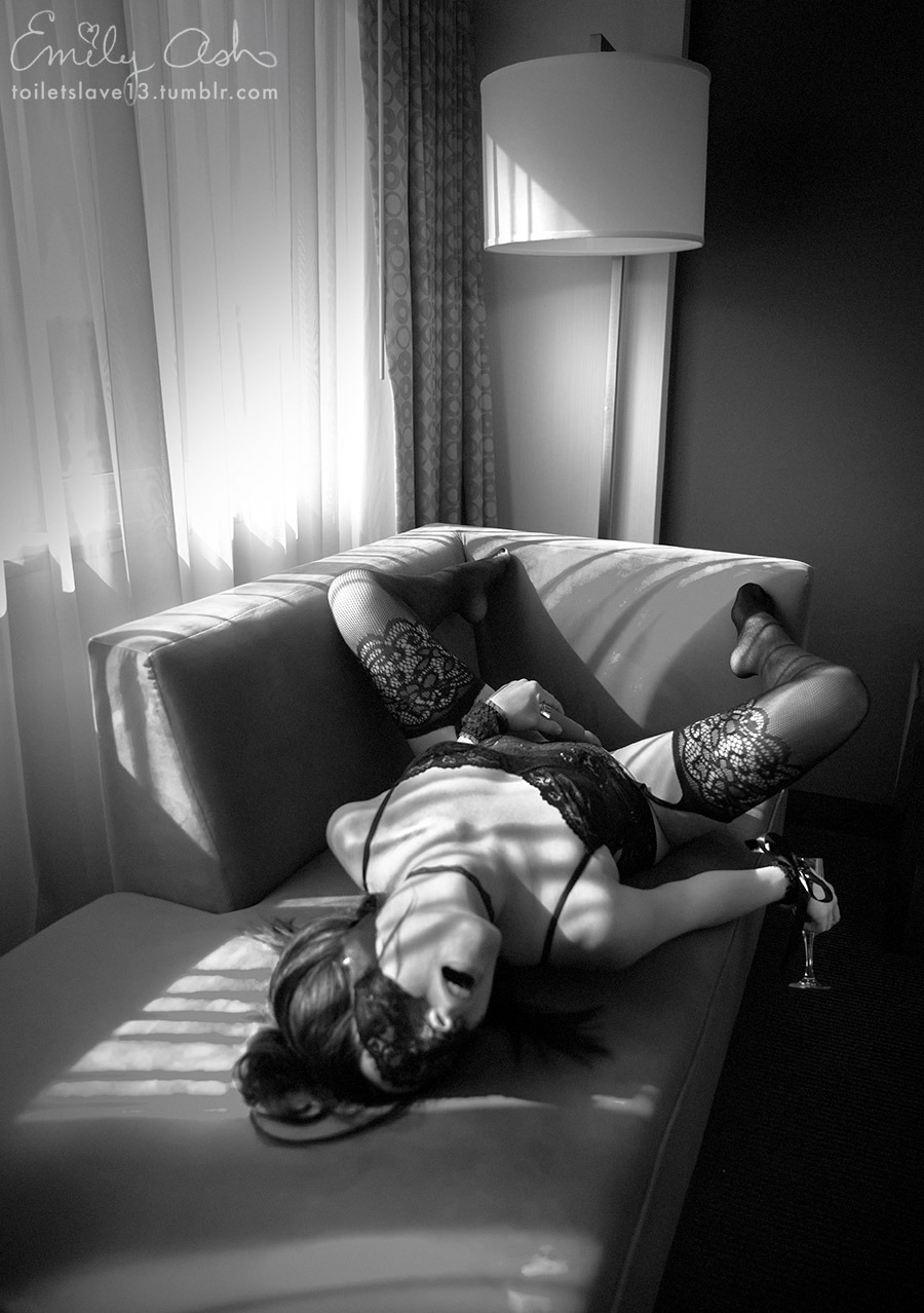 toiletslave13:  Sometimes all a girl needs is lingerie, champagne, and a good vibrator…