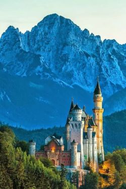 bonitavista:    Neuschwanstein Castle, Germany  photo via ell500