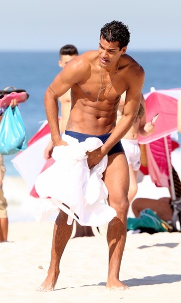 male-and-others-drugs:   Marcelo Melo Jr naked