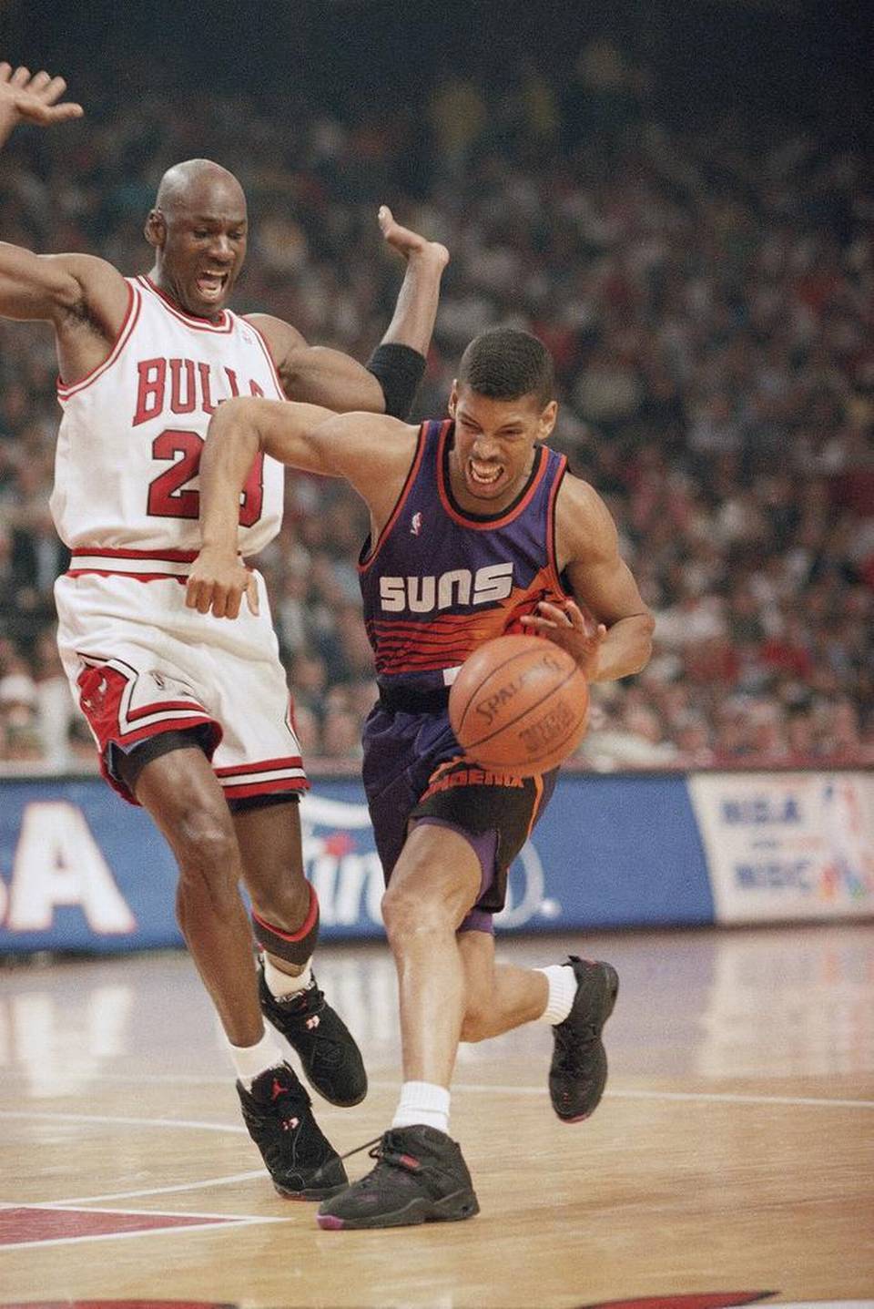 Michael Jordan vs Kevin Johnson in the 1993 NBA Finals.
See more at: jordanforlife23.tumblr.com