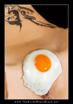 sex-food-or-food-for-sex: HOT ENOUGH TO COOK AN EGG!!!!!!!!!!