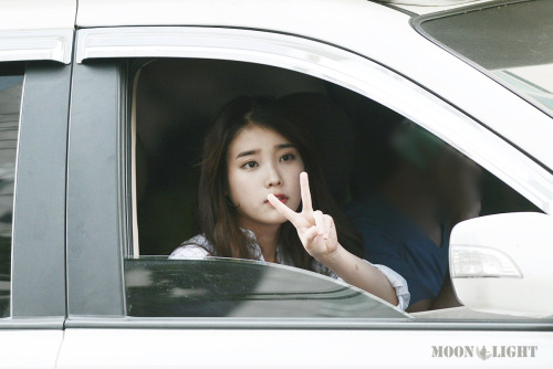 iumushimushi: 20130616 IU leaving Inkigayo cr: Moonlight