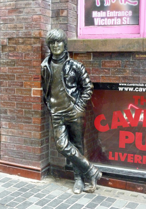 Liverpool | EnglandJohn Lennon Statue on Mathew Street