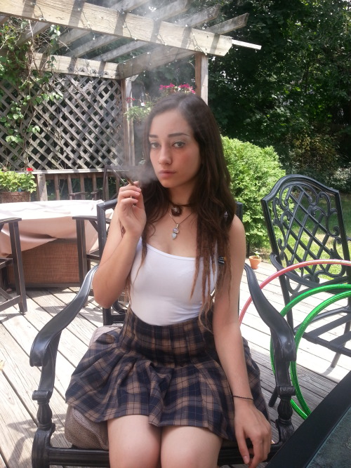 openancienteyes:  i smoke two joints before i smoke two joints, and then i smoke two more    Damn so beautiful 