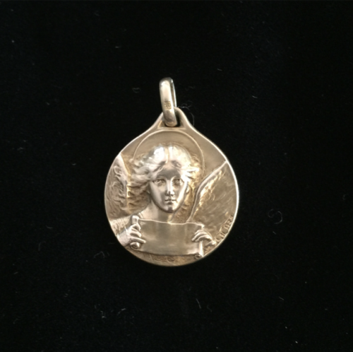 thinkingimages:Antique French Angel pendant by FIX Jewelers circa early 1900′s. 18kt gold plate. via