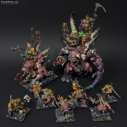 zoeyscape:  Oodles of ooky Nurgle goodness from Rafal Maj. That poor Elf.