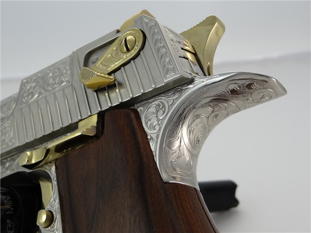 cavalier-renegade:  gunrunnerhell:  Desert Eagle Custom engraved Desert Eagle in