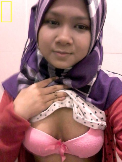 ainnadiahain: hijab-girl-fetish:Test croud MALAYSIAN hijab ladies www.patreon.com/suraya